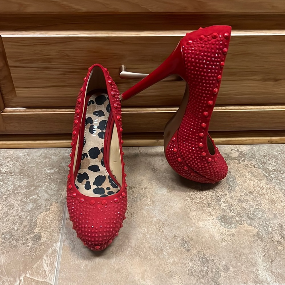 gianni bini red heels, with cheetah on the inside, worn once, in grey condition